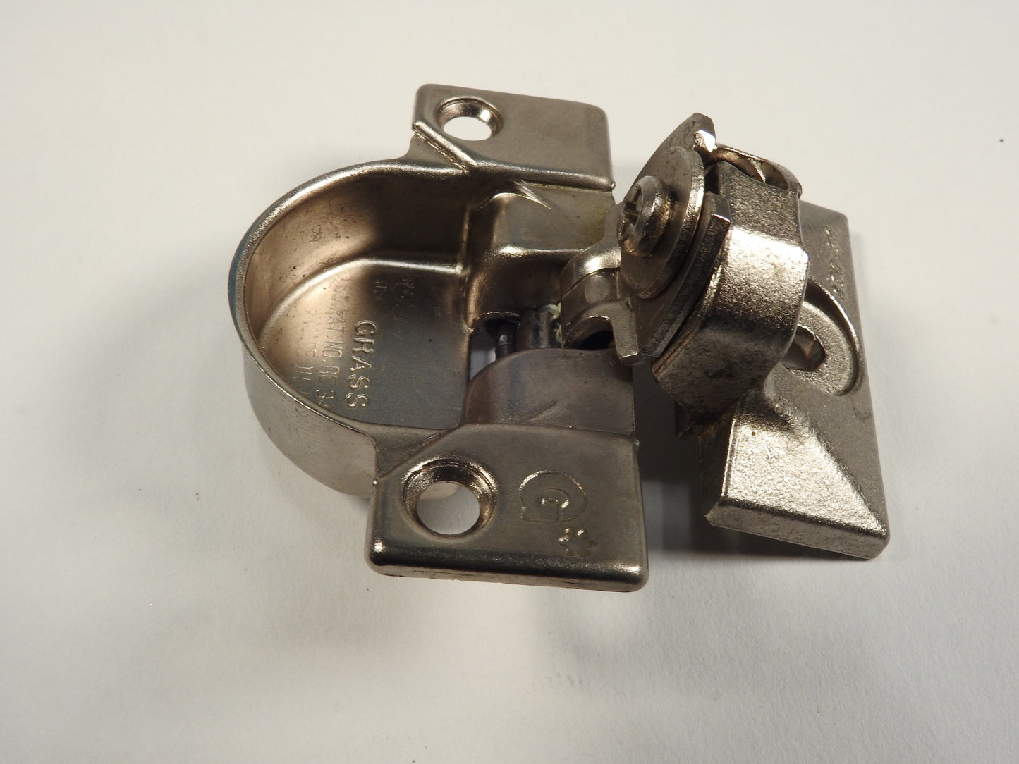 Grass 850 Hinge Cup with the 830-38 Nickel mounting plate - Complete Hinge - Refurbished