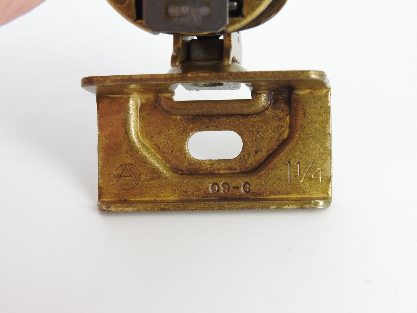 Amerock 2010 hinge in the Burnished Brass finish.  1 1/4" overlay.  45mm drilling boring pattern