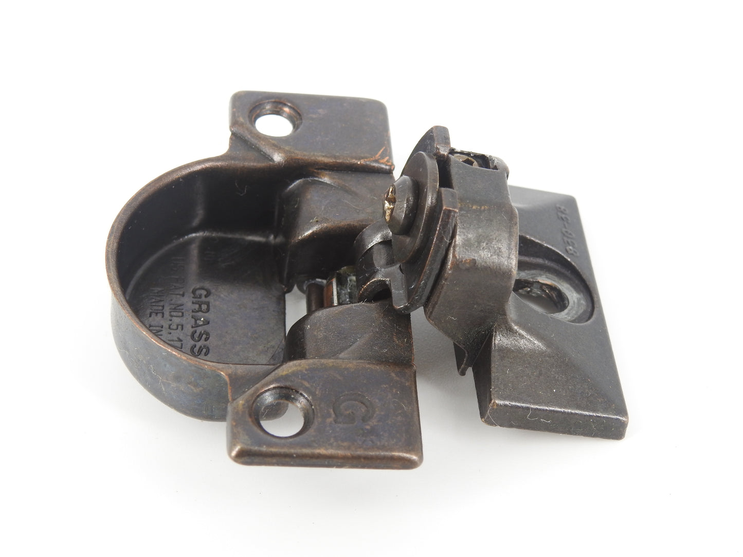 Grass 850 Hinge Cup with the 830-38 Bronze mounting plate - Complete Hinge