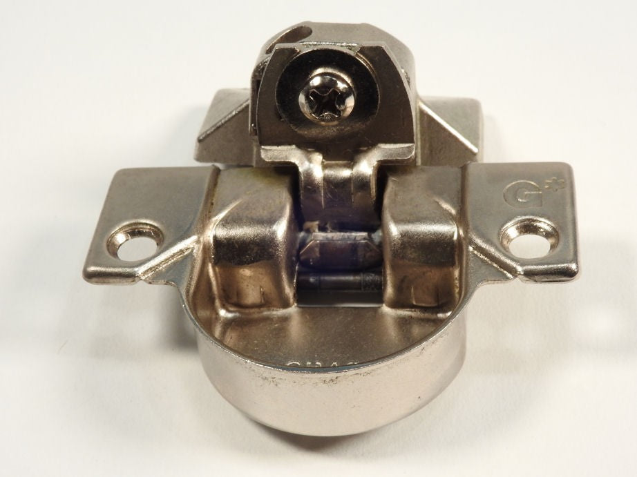 Grass 850 Hinge Cup with the  830-41 Nickel mounting plate - Complete Hinge